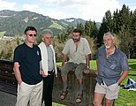 Walter G.,Johnny,Erni und Manfred diskutieren über frühere Zeiten in Viktoria, oder ???